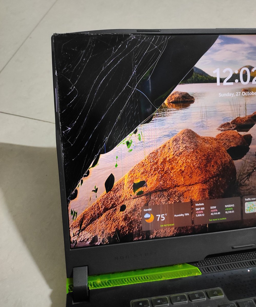 Saransh_Chavan's tweet image. 26/10/2024
Timing: 05:10 pm to 05:12 pm at ujjwal nagar metro station the incident happened that bag stuck before going in scanner, @nitin_gadkari sir I'm a student can't afford new laptop please help me out sir . I'm having my end semester exam I need the laptop.give claim🥹