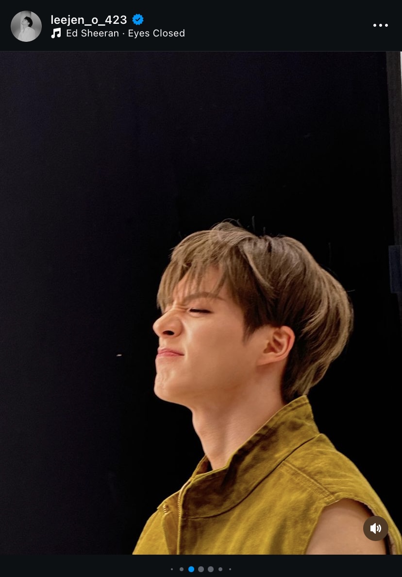 kalian apa ga salting jeno up foto ini terus soundnya eyes closed😭😭😭🙏 -jn