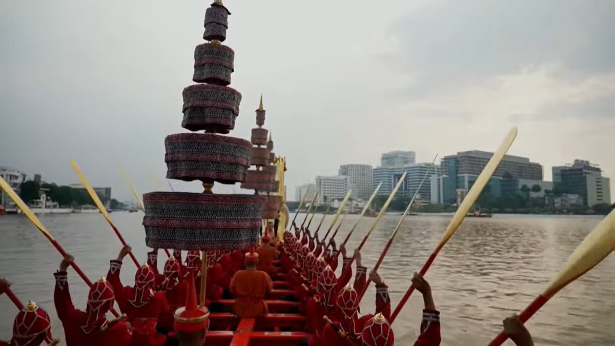 PattyPouline's tweet photo. มุมกล้อง Action Cam ของ ทรท. ในการถ่ายทอดสด พระราชพิธีเสด็จฯ ถวายผ้าพระกฐิน โดย ขบวนพยุหยาตราทางชลมารค (ชุดที่ 2)
.
#ยามเฝ้าจอ #เรือพระราชพิธี https://t.co/zblGp8pEGD