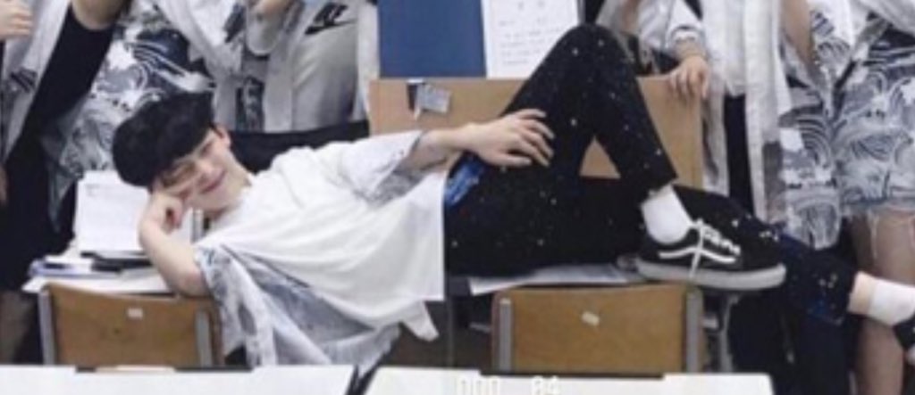 k0624sunoo's tweet photo. sunoo definitely had a blast on this day during his school life..the real friendly guy persona😭

#SUNOO #선우 https://t.co/KyBRhdVXre