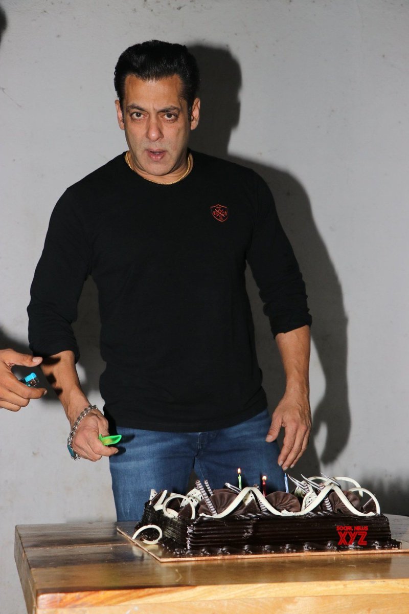 Iftykhan15's tweet photo. Megastar #SalmanKhan #TwoMonthsToSALMANsBDAY https://t.co/42DkBu9UpJ