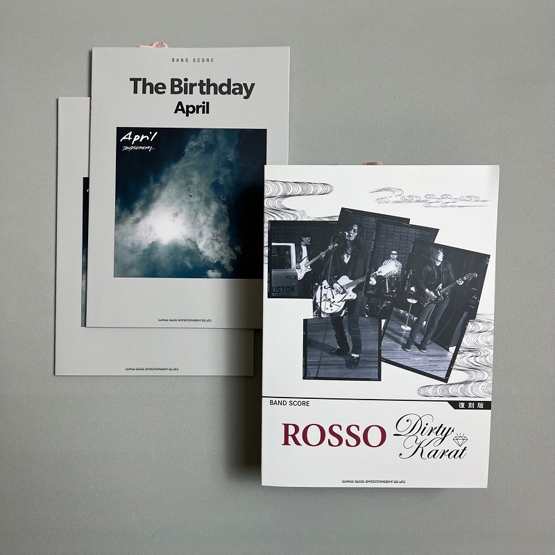 shima_amami's tweet image. 【新譜入荷！】
＃ROSSO の復刻版「Dirty Karat」、
The Birthdayの「April」が入荷しております！

特にAprilに収録されている「サイダー」。
シンプルなバッキングの時のこの声は心に効きます…。

最後に制作されたアルバムのスコア。
これはさすがに手に入れたい…！

@TBD_STAFF 　#チバユウスケ
