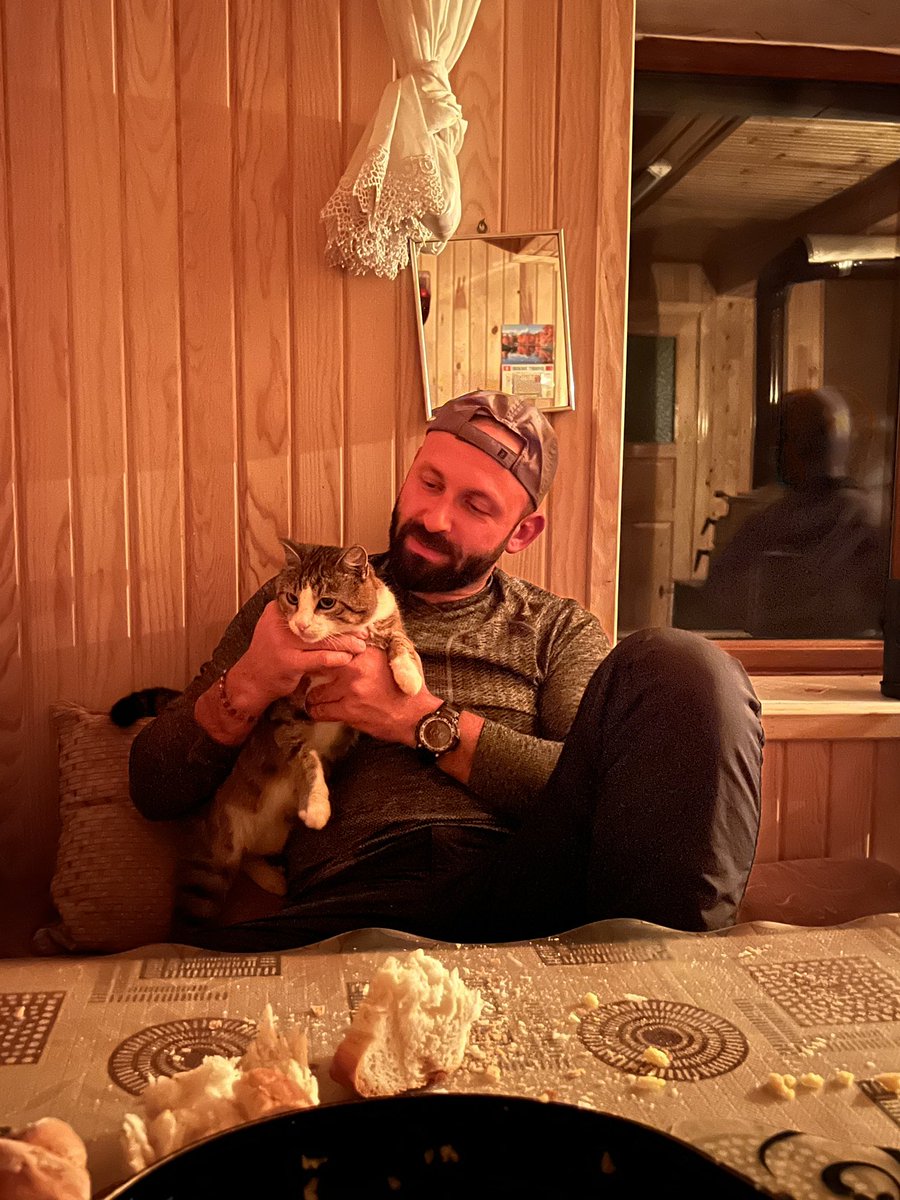 Elektriğin olmadığı, kar yağış ve  muhabbetin Gaz lambası altında bol  olduğu dağ köylerinden selamlar.. (çayıroba Yente köyü)