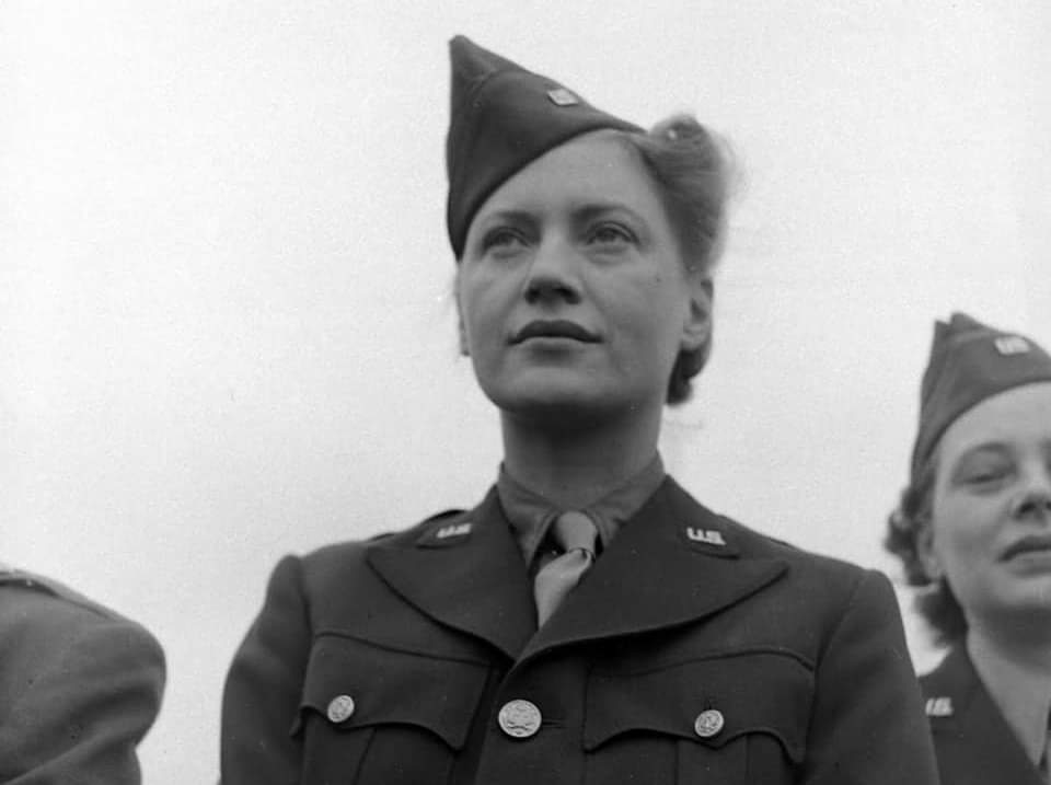 [À lire] Mon article dans 39/45 Mag : "Lee Miller photographe et témoin de l'horreur" Son rôle crucial en tant que correspondante de guerre, elle laisse une empreinte indélébile dans l’histoire de la photographie ! #leemiller #leefilm #Normandie #dday