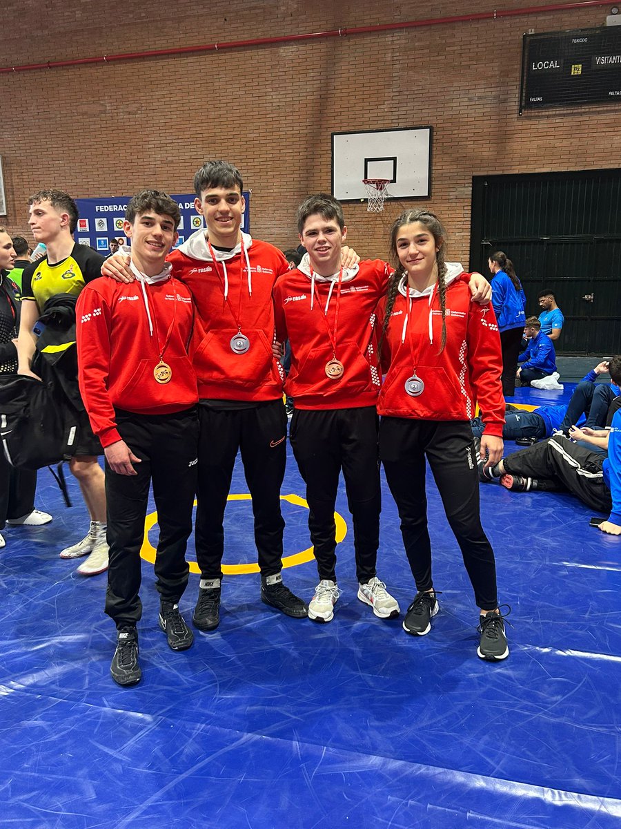 4 de nuestr@s deportistas participaron en el Torneo Villa Madrid. Los resultados  fueron:
   - Pablo Gironés 🥇 en 55kg U17 
   - Irama Serenelli 🥈 en 53kg U17
   - Sergio Vallez 🥉 en  57kg U23
   - Íñigo Gironés 🥈en 61kg U23
¡Enhorabuena a tod@s!
.
.
.
#wrestlingburlada