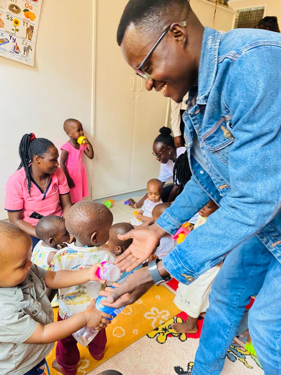 felexokoth456's tweet photo. Always live an impactful life to the others irrespective of the position that you hold 
As a leader some of your objectives is to influence and have an impact 
#MomentsThatMatter #SupportTheChildren #GiveLifeBack https://t.co/i5Jw1jtadw