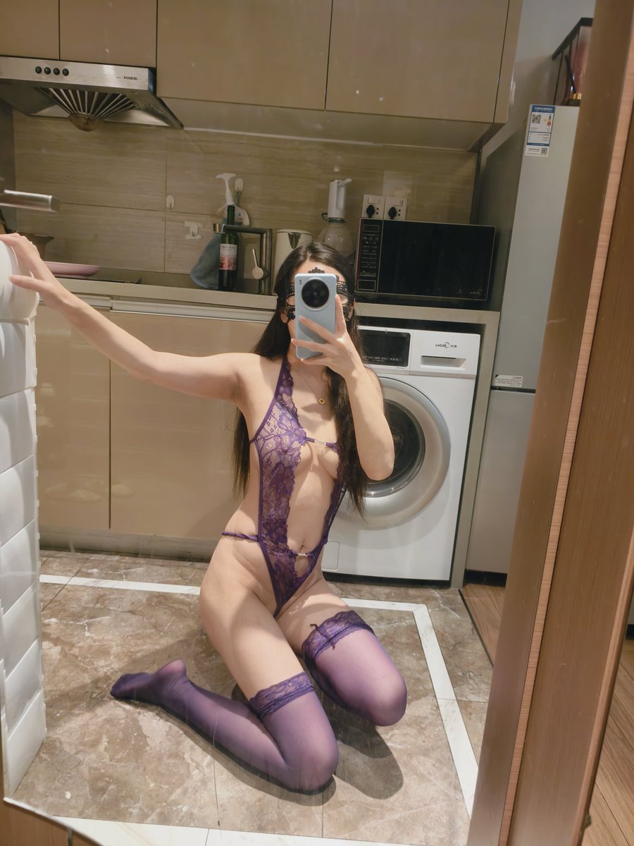 下雨天在家无聊，老婆刚刚拍的紫色诱惑。