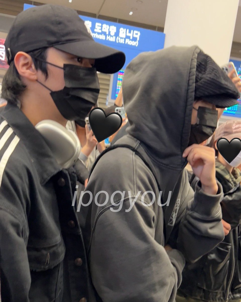 ipogyou's tweet photo. 241027 ICN

드디어 보따람지 보유국 되다 ♡

#리노 #한 #스트레이키즈
#LEEKNOW #HAN #STRAYKIDS https://t.co/L7WaLiJ7pB