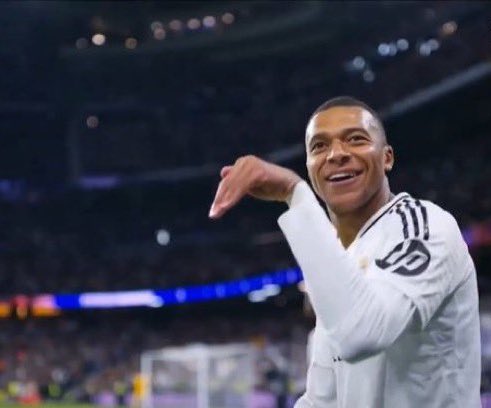 RadhaYadavg93's tweet photo. Ladies and gentlemen Kilyan Mbappe for you 🤣..
#ElClásico #FCBarcelona #Mbappe #fcbvsrm https://t.co/g3uxLlN1cy