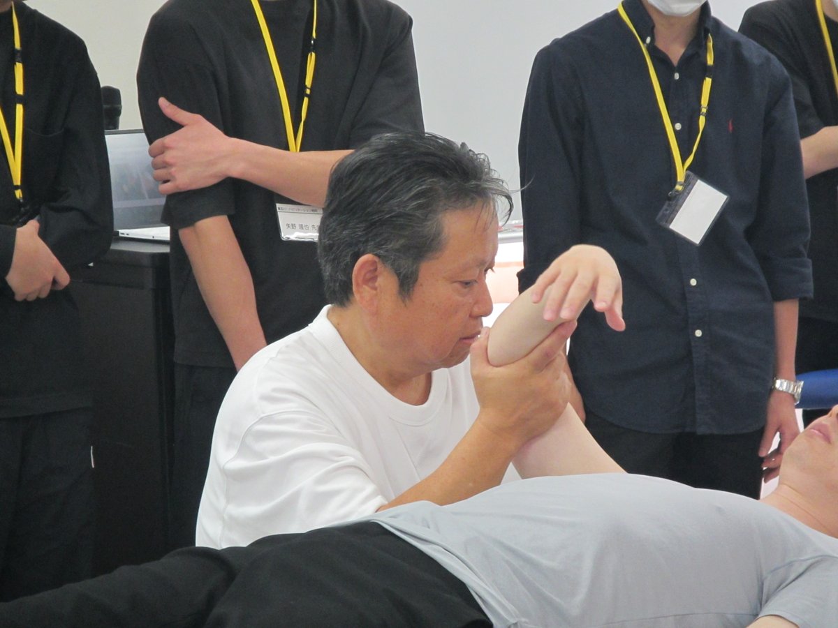 aino_cdr's tweet image. 本日は認定理学療法士臨床認定カリキュラム(運動器)講座の対面講義です😆!今まではZoomでの講義でしたが、やっと顔を合わせての実技に、受講生の皆さま一生懸命頑張ってくれていました👏
この研修の知識が皆様のお役に立つことを願っております🙏また職場に戻ってからも頑張ってください🌈