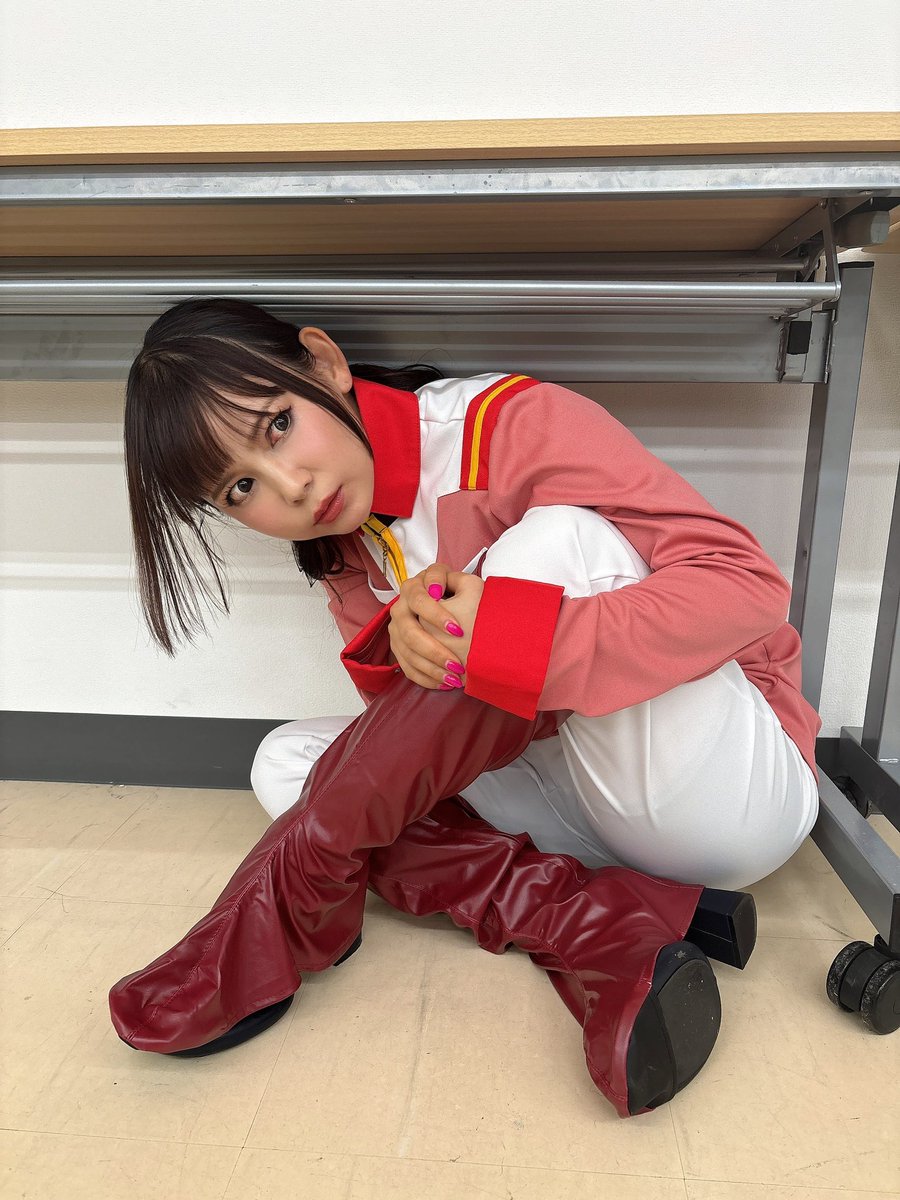 ミハル・ラトキエ ちょうどいい机がなかった、、