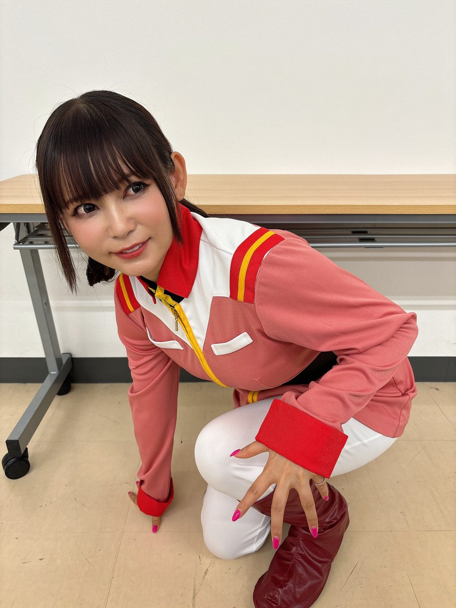 ミハル・ラトキエ ちょうどいい机がなかった、、