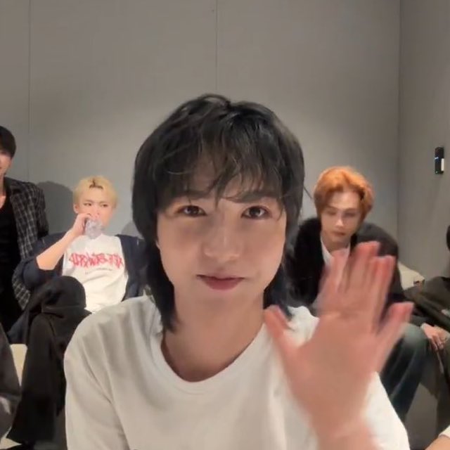 nct! EH RENJUN LU BELEK DADA GUA!!!! ISINYA ELU DOANG!!!