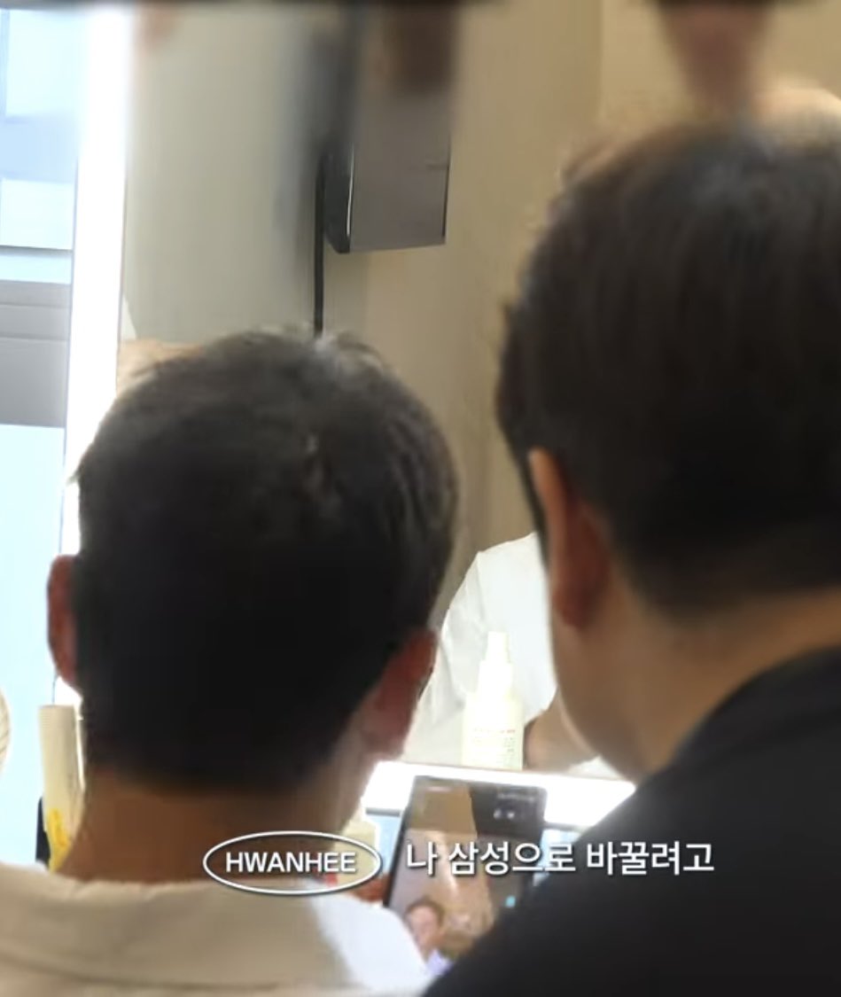 ftts241121's tweet photo. 나 너무 황당하다;;
이 잘생긴 얼굴을 저 따위로 찍어놓고 잘 나왔다고? 삼성으로 바꾼다고?? https://t.co/oLsB7JBpok