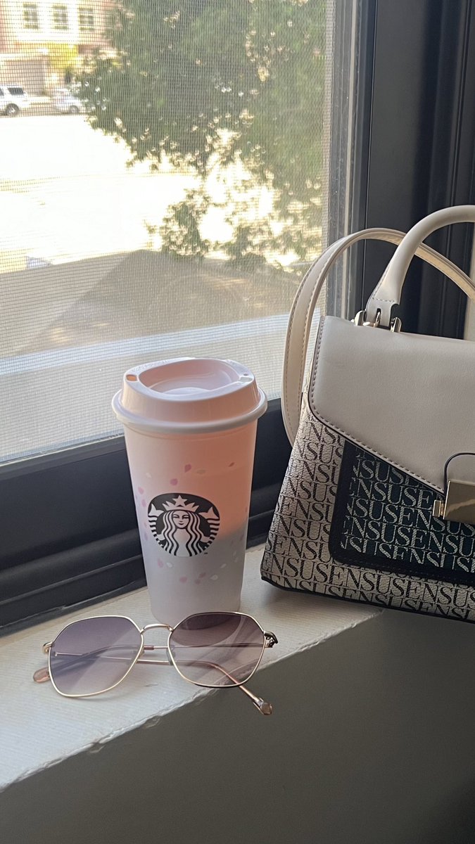 مُجرد حياة ولن تدوم 

اللهُم حُسن البقاء وحُسن الرحيل 🤍.