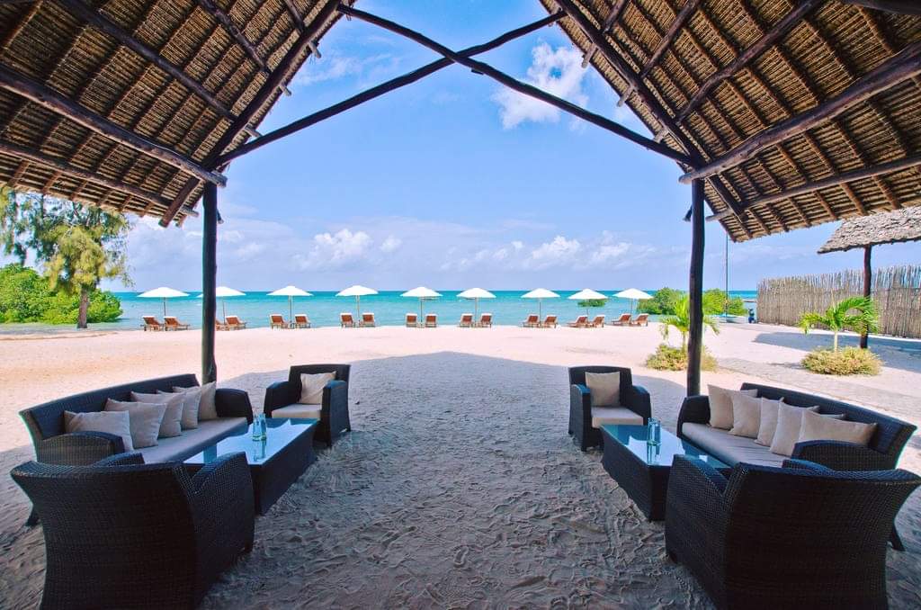 Hashtag_Hol_ZA's tweet photo. 😎Jambo! This is the Swahili greeting that you will hear on arrival when you are welcomed by the warm and inviting locals of Zanzibar!
7 Nights from R46 597 pps
Availability : 24 - 31 Dec 2024
https://t.co/VULUs92r7A https://t.co/D2LoKfSa8q