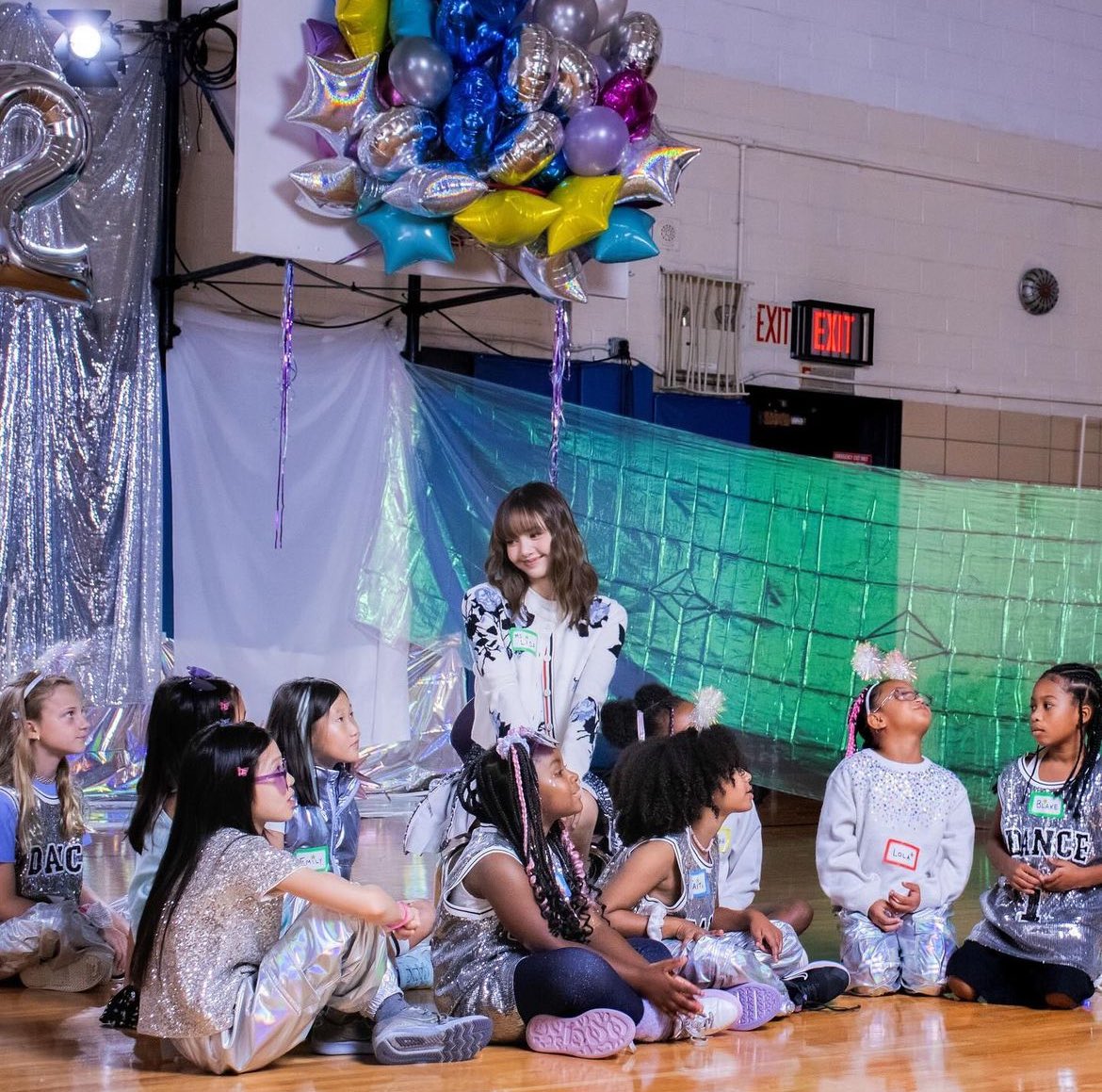 LISANATIONS_'s tweet photo. #LISA is stepping in as the next #CelebritySubstitute! This Tuesday, 10/29, ✨Teacher Lisa✨ joins the students of PS 282 to shoot a brand new music video 🫰✨

via @celebsubstitute IG update https://t.co/bCTbx8n3sX