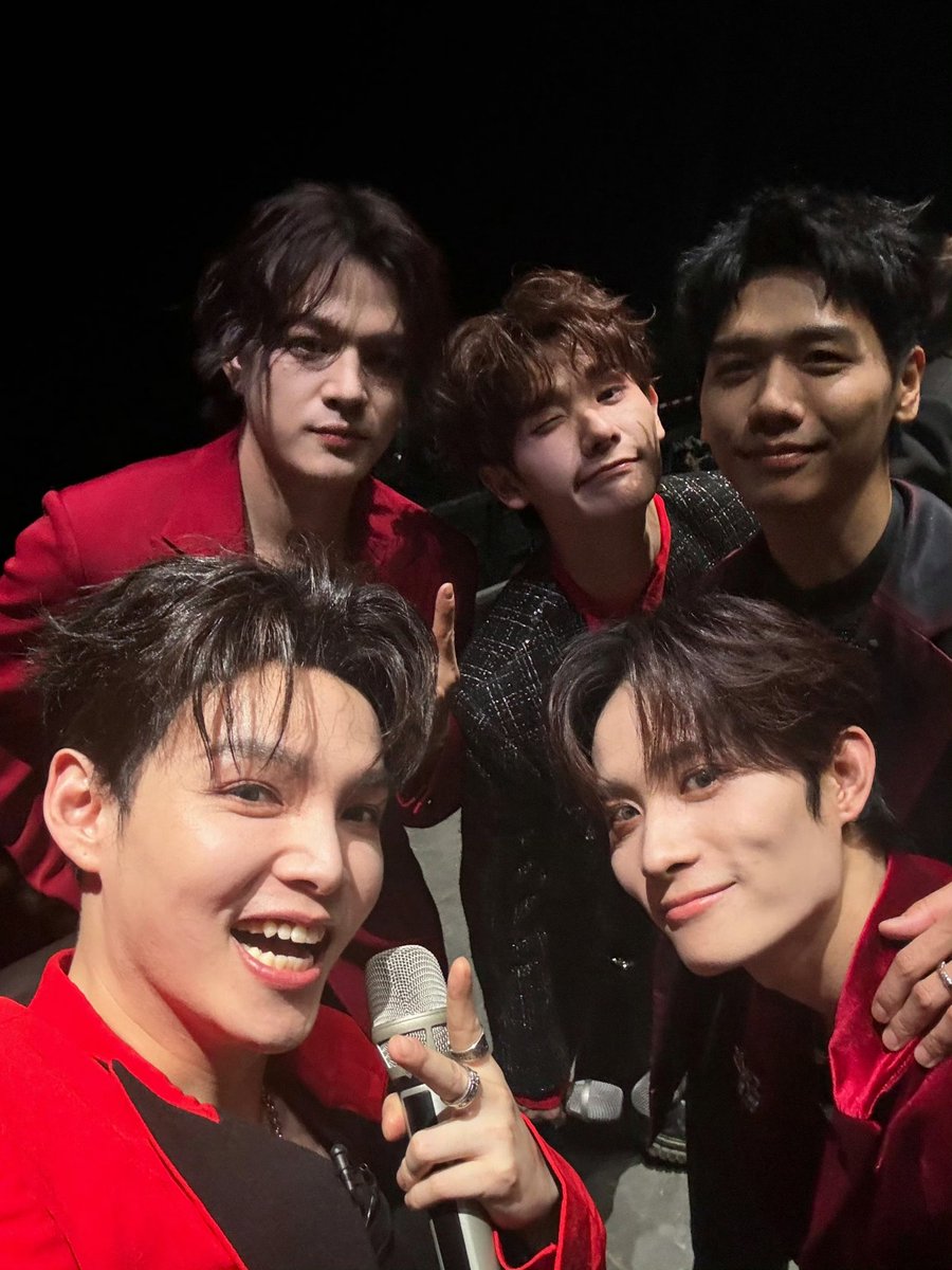 JingLongTH's tweet photo. รูปจิ่งหลงจาก weibo จูซิงเจี๋ยค่ะ 🥰

#จิ่งหลง #JingLong #井胧 #井朧 
#CallMeByFire4 #披荆斩棘4 #披荆斩棘 #CallMeByFireS4 #披哥4 #CallMeByFire https://t.co/W4m2RXp7pf