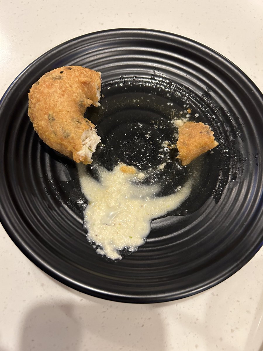 I meant to take a photo of this vadai before I started eating it but I forgot