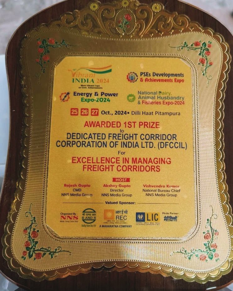 dfccil_india's tweet photo. The DFCCIL exhibit has received 1st Prize today at the '10th Vibrant India-2024' event held at #DelhiHaat, Pitampura, New Delhi! 
#DFCCIL is driving transformation in freight transportation &amp; strengthening #BusinessDevelopment

#TransformingTransportation #Exhibition https://t.co/5uNeF73lfq