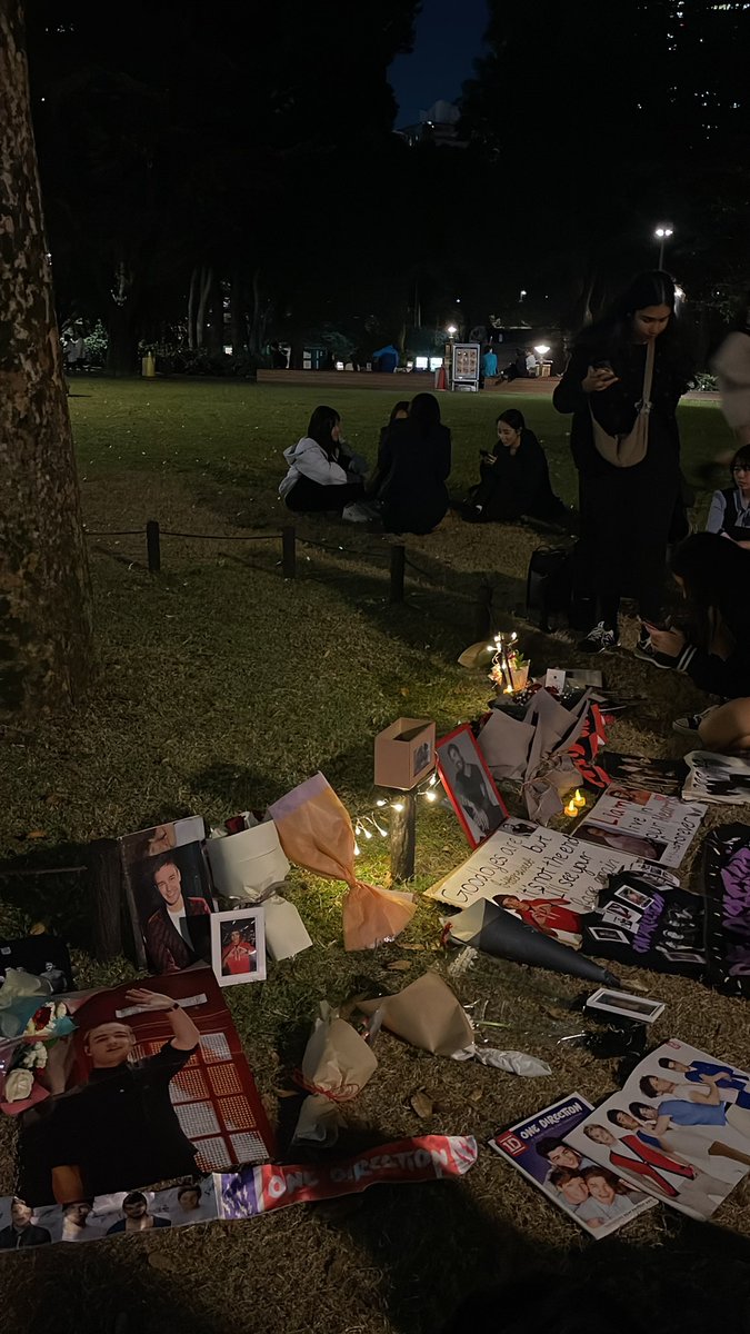 maccheroniall's tweet photo. この前の追悼式
貴重な機会をありがとうございました。
これに参加できなかったらずっとモヤモヤしたまま過ごしてたと思います。
Fly high Liam, we celebrated your life this night. 
We will always love you and you will always be alive in our hearts. We love you, I love you. https://t.co/cGIkb2VynS