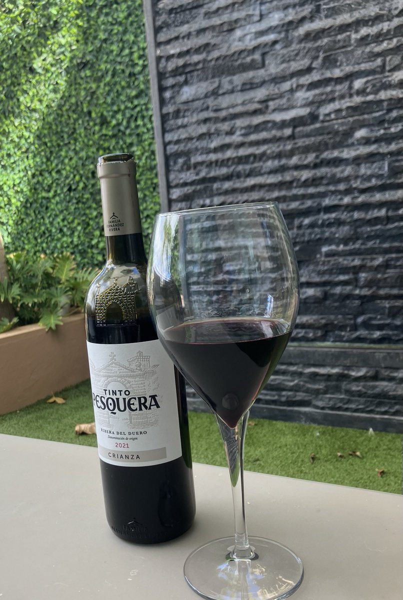 Enjoying some late Autumn sunshine on Gran Canaria and a glass of red wine 😎👌