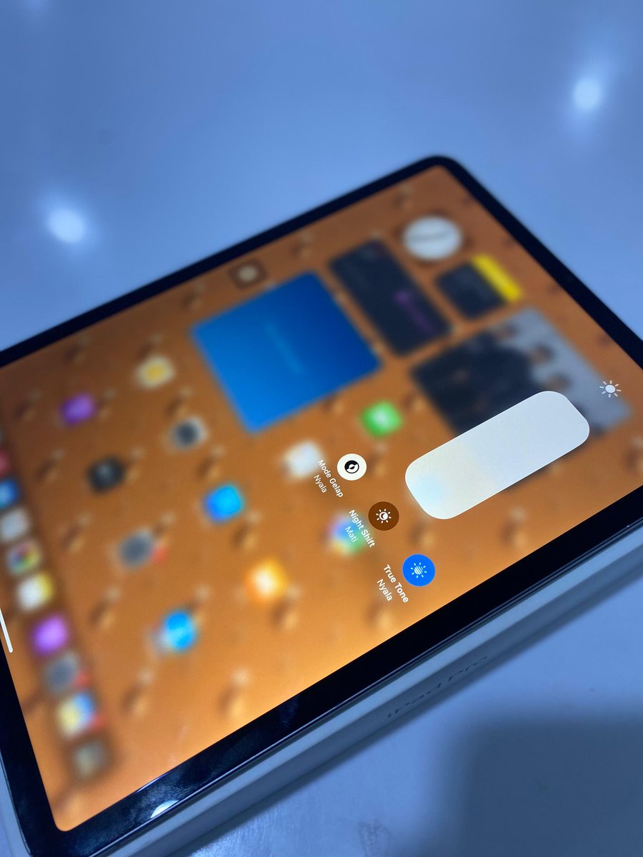 utiphuti's tweet photo. WTS !! 
IPAD 11 PRO M1 128GB WIFI+CELLULAR
14,8jt(nego)
1.Fullset EksBox Garansi Inter
2.Cellular All Simcard Operator
3. Lecet sikit,selebihnya aman
4. Inc:Keyboard 2in1 360°Rotation Magnetic+SoftCase+Pencil GD 13Pro+Tas Ipad Evernest+charger  kabel ori IBOX
Loc:Jonggol/Cilengsi https://t.co/AnOatwVOuR