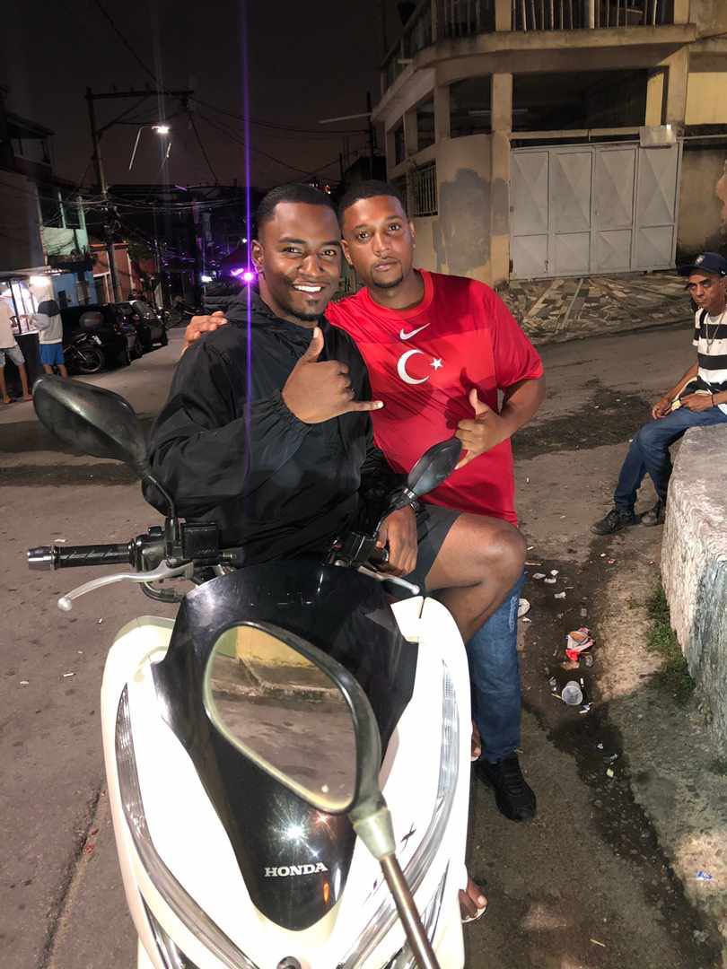 Coé irmão se tu tivesse aqui hoje ia ser dia de festa 🥳🥳🎂
Mas infelizmente não foram esses os planos de Deus 😔😔 que ele possa confortar o coração da sua família e de todas as pessoas que te amam 🫶🏽💔💔 EternoMV Nosso General