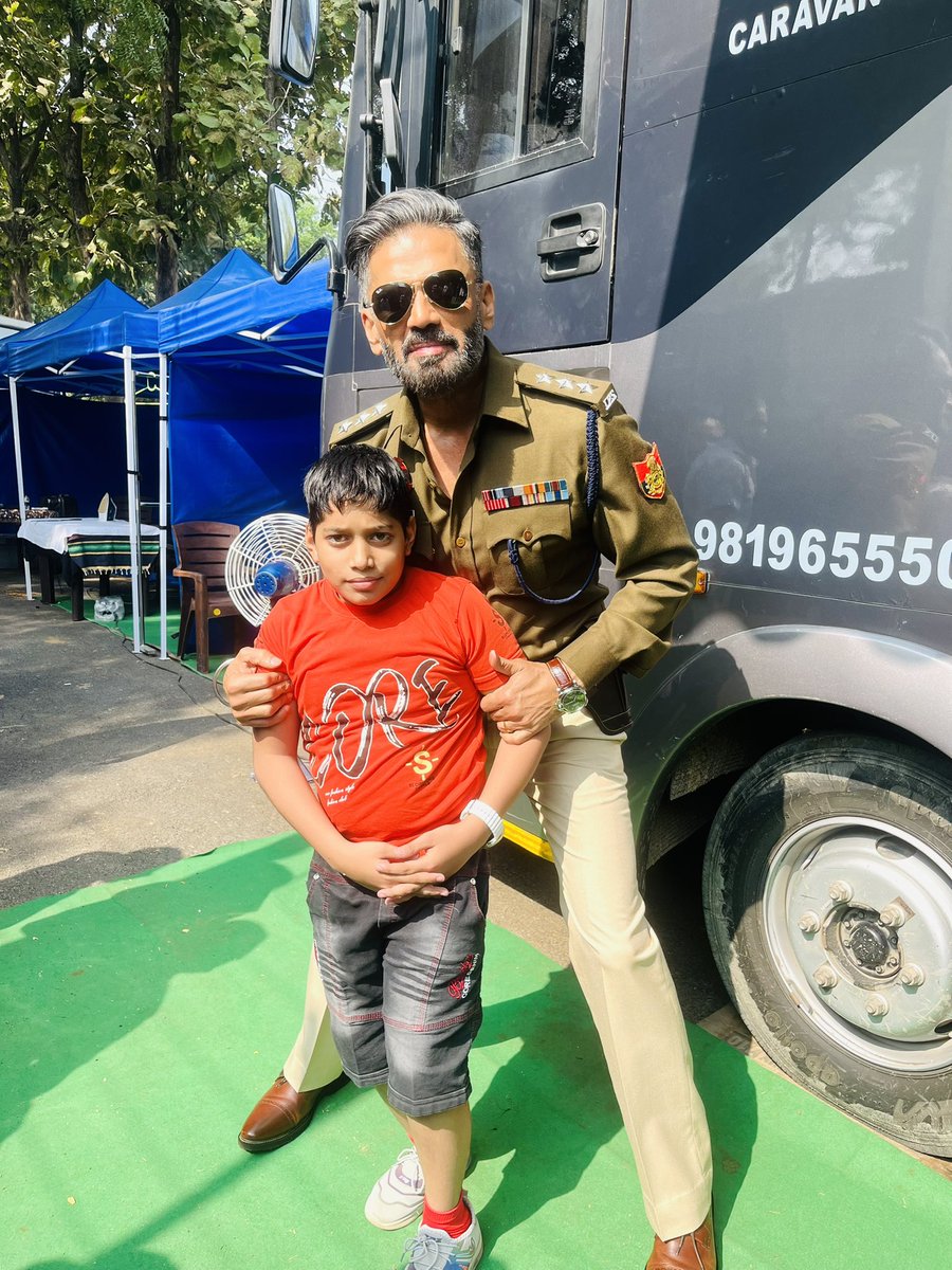 Lucky fan samir yadav with anna sir 
 
<a href="/SunielVShetty/">Suniel Shetty</a> sir 
#sunielshetty