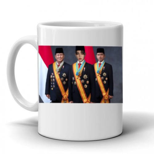 Gak ada rencana mau buat merch gini? <a href="/everelions/">June.</a>