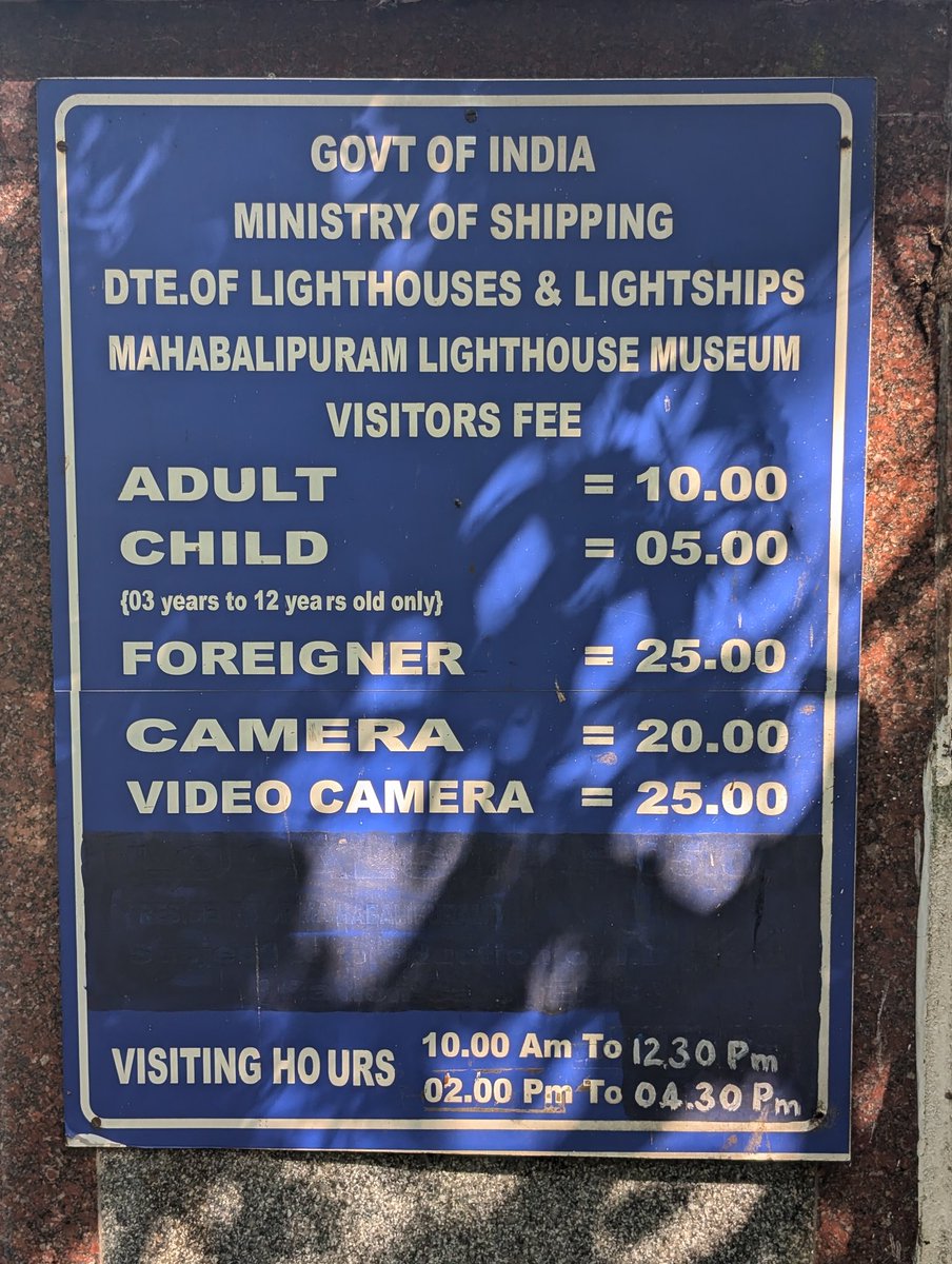 In Indien zahlen Ausländer (Weisse) mehr. Bunt und Tolerant und so.