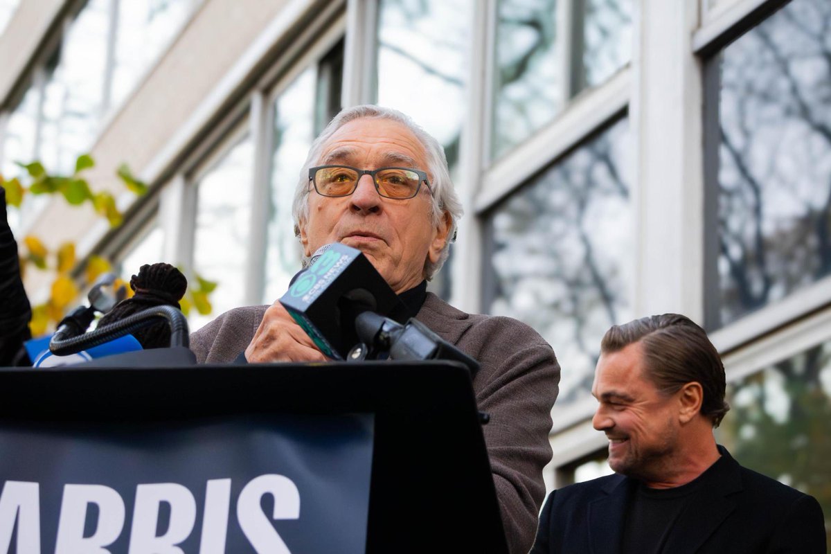 HarrisonPHL's tweet photo. Leonardo DiCaprio and Robert De Niro campaigning for @KamalaHarris in Philadelphia. ⭐️ https://t.co/SsLrjbIAQg