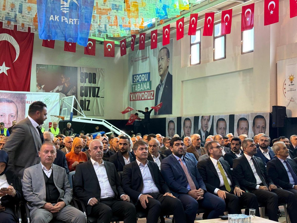 CengizDMRKY47's tweet image. Biz,birlikte güçlüyüz.

#AKParti MKYK Üyemiz, kıymetli ağabeyim Sn.@mahirunal bakanımızın ve kıymetli büyüklerimizin/kardeşlerimizin katılımlarıyla gerçekleştirdiğimiz @Akparti #Yeşilli İlçe Kongremizin hayırlara, selamete vesile olmasını diliyorum. #Mardin @RTErdogan

📍Yeşilli