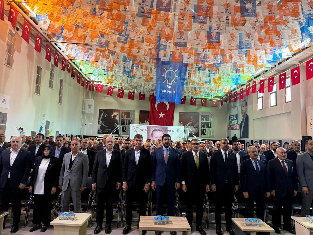 CengizDMRKY47's tweet image. Biz,birlikte güçlüyüz.

#AKParti MKYK Üyemiz, kıymetli ağabeyim Sn.@mahirunal bakanımızın ve kıymetli büyüklerimizin/kardeşlerimizin katılımlarıyla gerçekleştirdiğimiz @Akparti #Yeşilli İlçe Kongremizin hayırlara, selamete vesile olmasını diliyorum. #Mardin @RTErdogan

📍Yeşilli