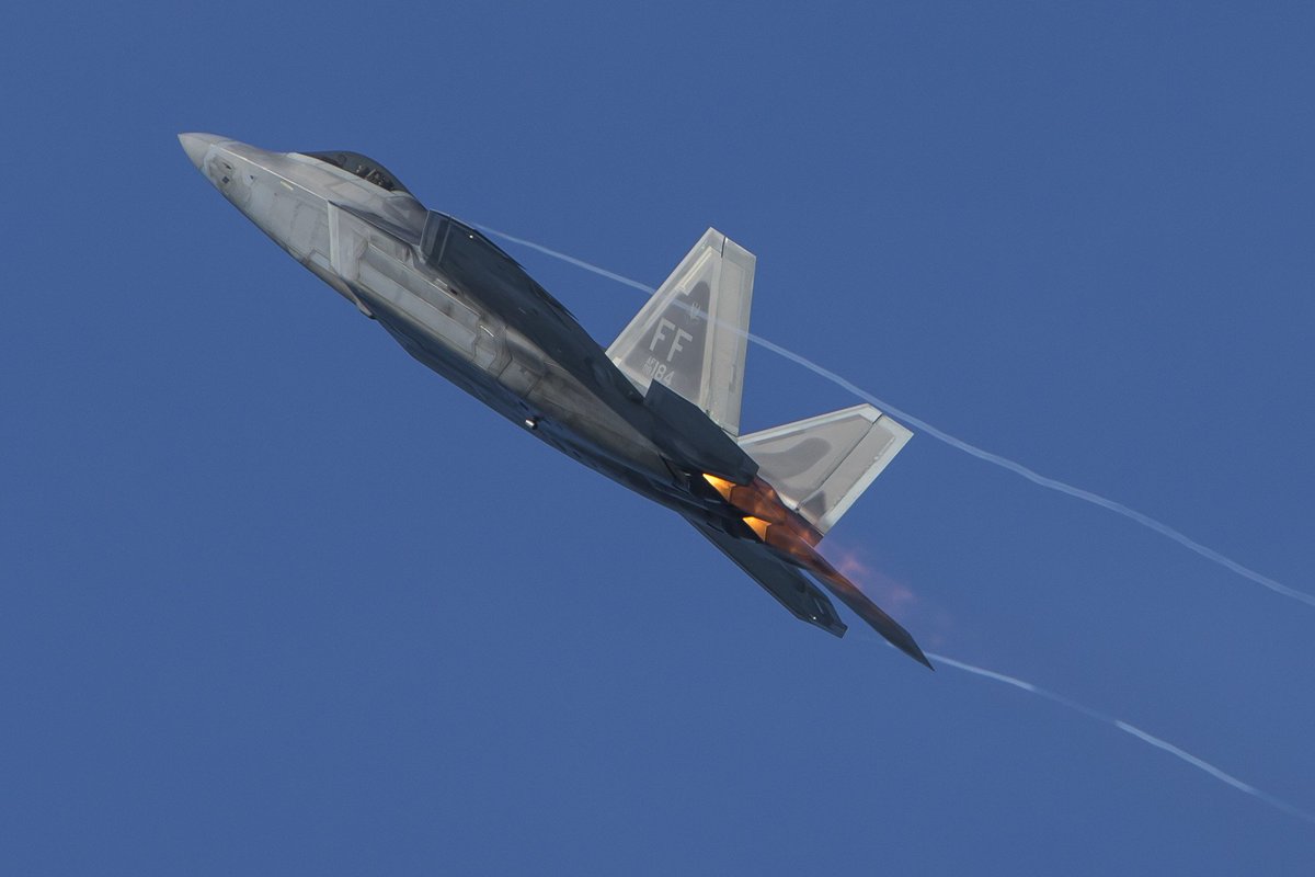 p_studio75's tweet photo. #F22　#三沢基地 https://t.co/1BKBczM7Yt
