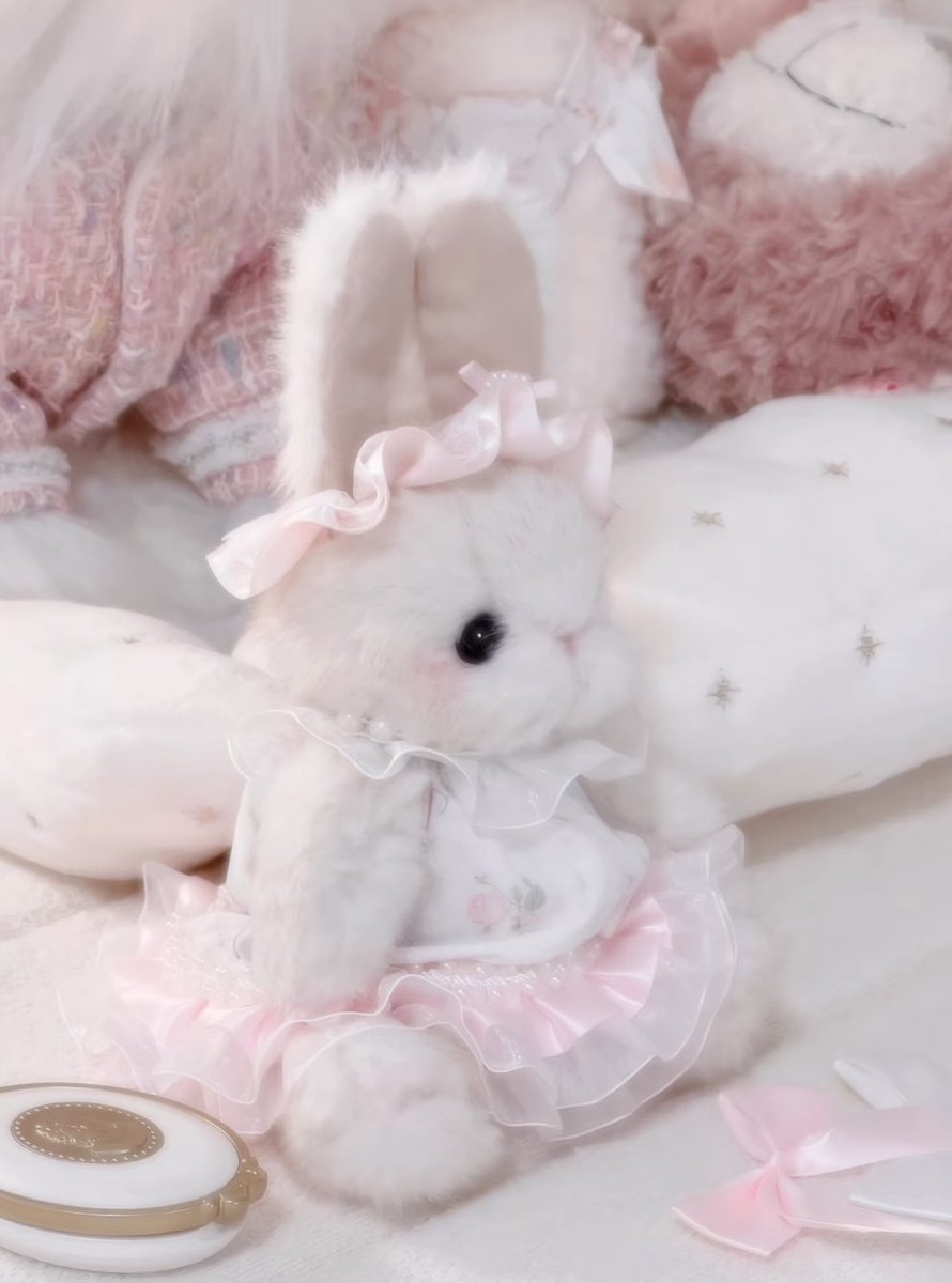 piinkimi_'s tweet photo. bunny plushie https://t.co/8NxAUYw74x