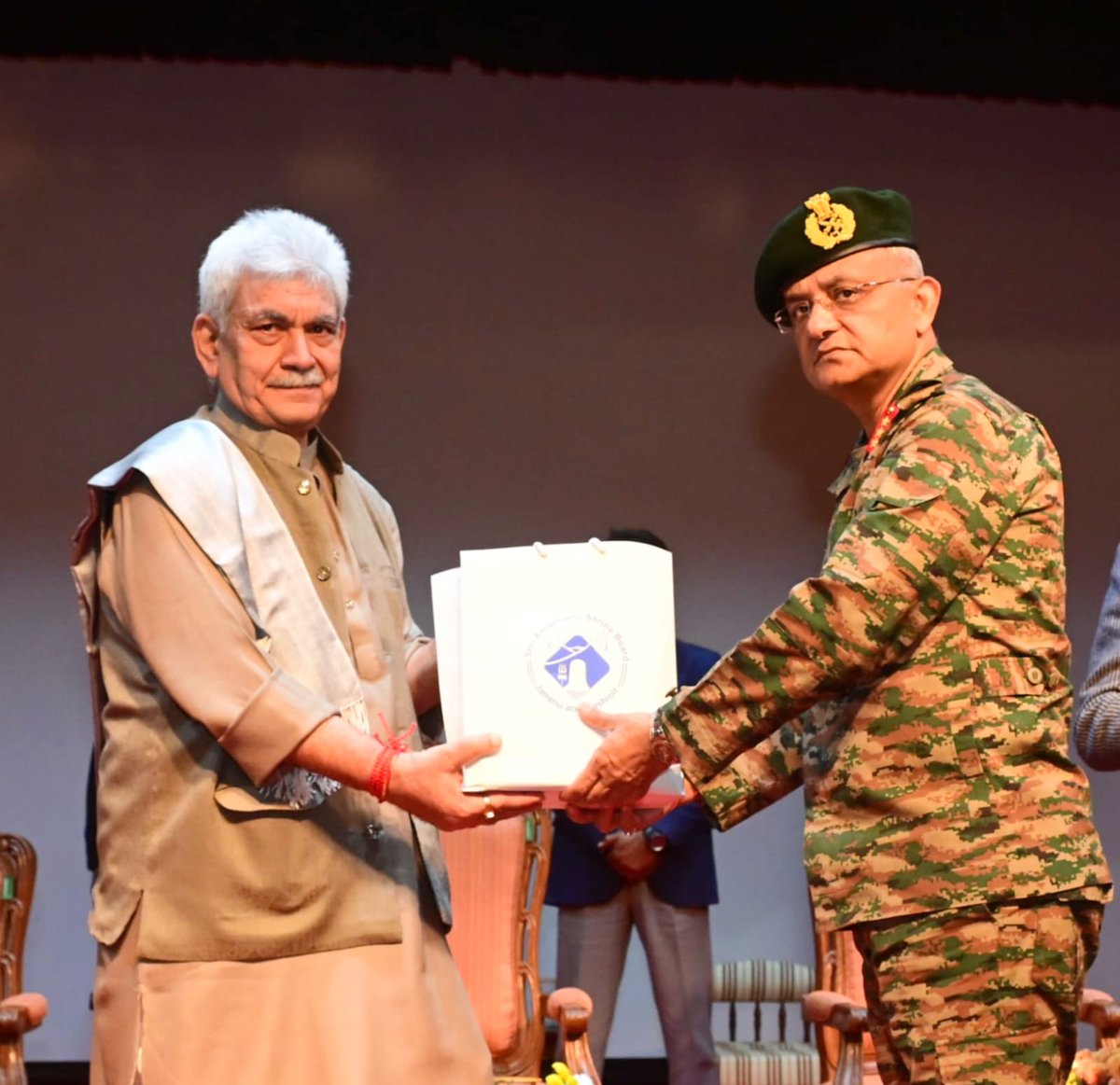 OfficeOfLGJandK's tweet photo. Felicitated officers of administration, army, J&amp;K Police, CAPFs, Shrine Board and volunteers who have been part of the Shri Amarnath Ji Yatra 2024. Lauded their efforts for hassle-free experience for the devotees &amp; making elaborate arrangements for smooth conduct of Yatra. https://t.co/v1DxQ2JtKx