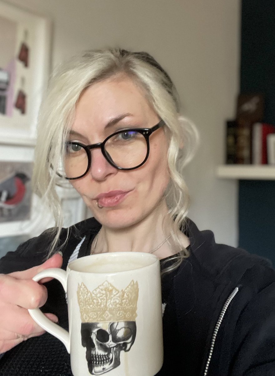 Last few months have been wild!
Todays my first real rest day in a long whilst so lots of tea, painting my nails and nerdy tv ☺️