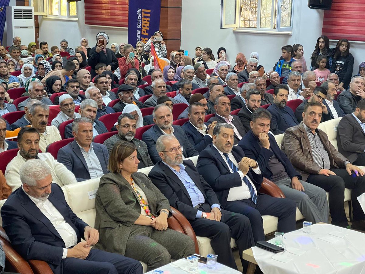 kulp_ak's tweet photo. İlçe Başkanımız sn. Abdulselam Toprak, Eğil ilçesi 8. Olağan Kongresine katılım sağladı. Eğil İlçe Başkanı seçilen sn. Mehmet Reşit Umay görevinde başarılar dileriz.
@erkankandemir @yukselmuslum27 @RasitOcak @agral_abdullah @Akparti https://t.co/RSRCSxZOHA