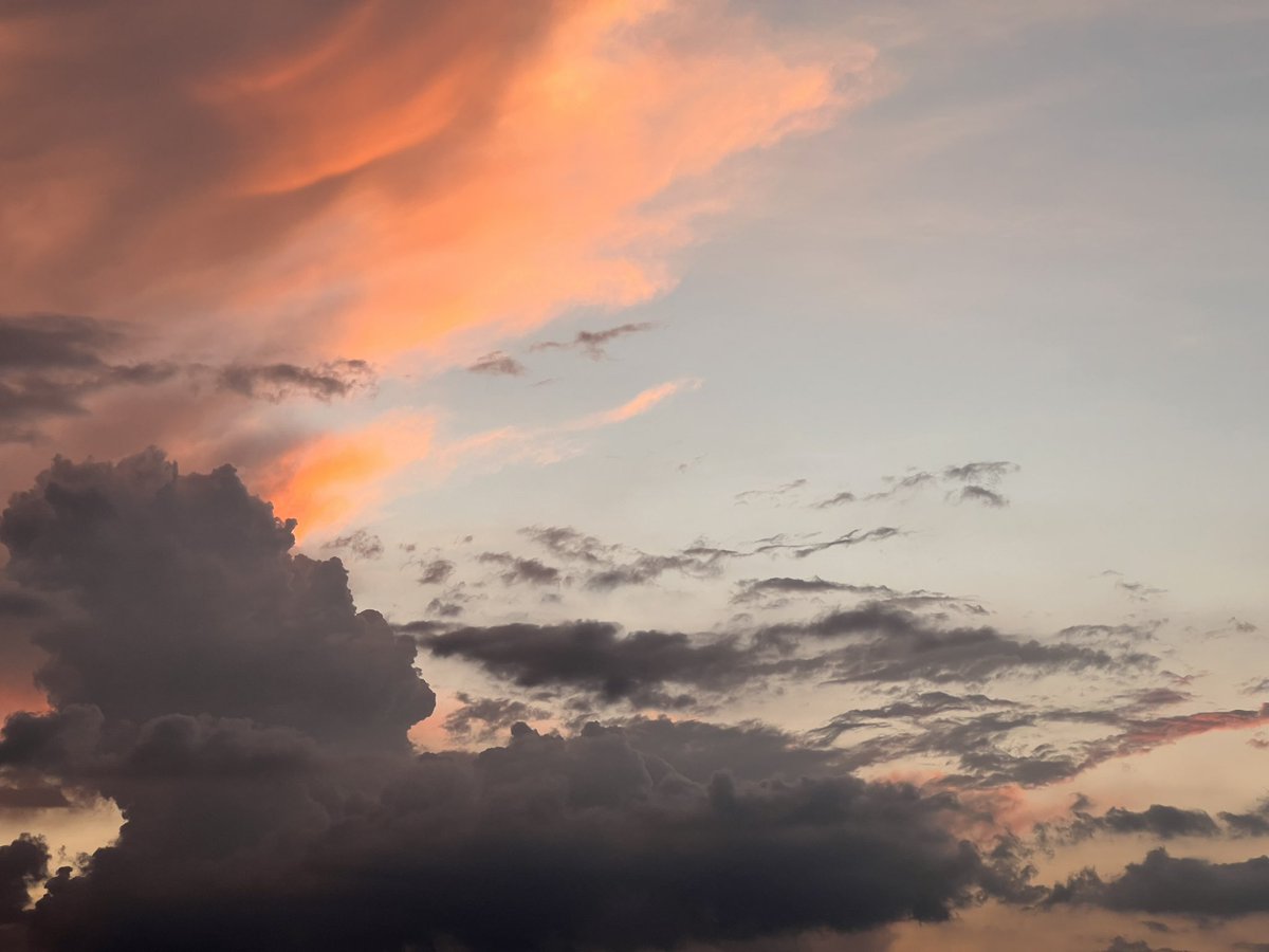 _Spacenavy's tweet image. يا لَلْغُرُوبِ وَمَا بِهِ مِنْ عِبْرَةٍ
للِمْسْتَهَامِ وَعِبْرَةٍ لِلرَّائي