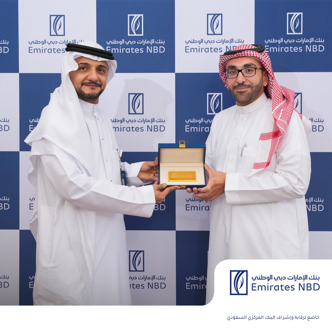 EmiratesNBD_KSA's tweet photo. نبارك لجميع الفائزين في حملة "رحلتك طريقها ذهب"
قام كلاً من رئيس محافظ البطاقات الأستاذ ريان زارع، والرئيس الإقليمي  للمنطقة الغربية، الأستاذ ريّ رضا، بتسليم سبائك الذهب للفائزين.

الف مبروك للفائزين ونشكر كل من شارك! https://t.co/i965zEO68g