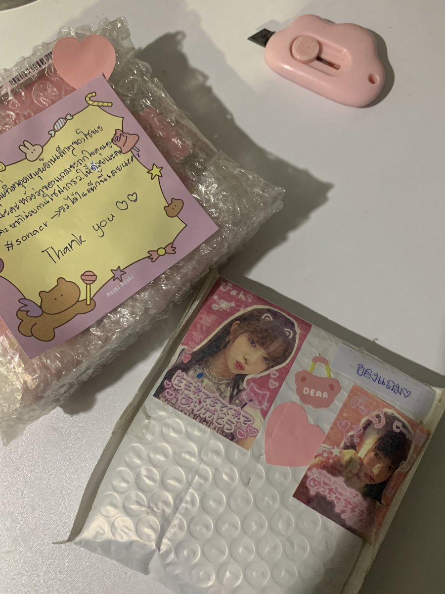 YSukloy's tweet photo. น่าร้ากมากงะ😭 ซื้อของแถม แถมแฟ้มใส่การ์ดป่ะเนี่ยย #sonacr https://t.co/8JgQ3DfY4o