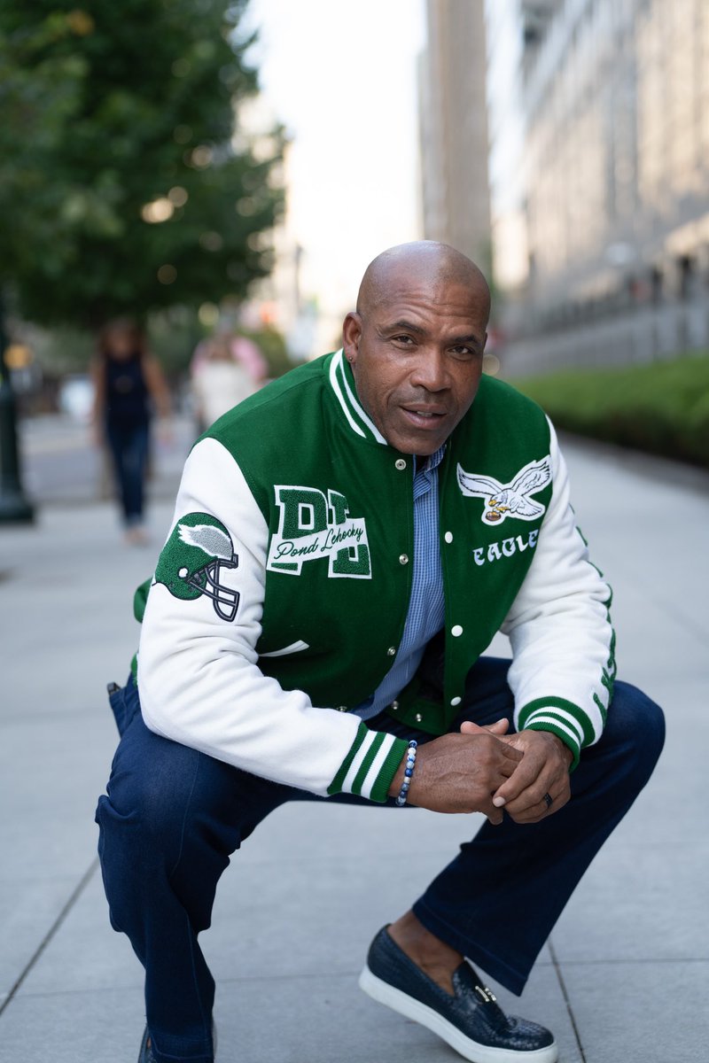 🦅EAGLES JACKET GIVEAWAY 🦅
Due to popular demand, <a href="/PondLehocky/">Pond Lehocky</a> and I are giving away one of these custom Eagles jackets to one of you. 

To enter:
1) Like &amp; RT this post
2) Leave a comment below

The winner will be chosen by Nov. 1