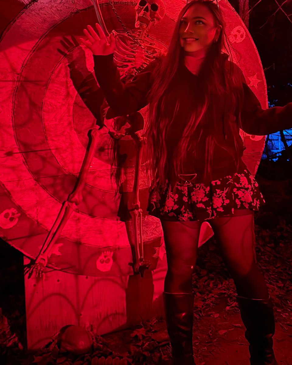 La_JennyLove's tweet photo. Aujourd’hui on a été à La belle de coteau du lac dans le Festiv’Halloween – Domaine Maudit & L’Abominable Labyrinthe. L’expérience plus incroyable pour le Halloween. 🎃✨

#canada_life🇨🇦 #montreal #girlsintech #devgirl #programacion #lajennylove #humor #development #fyp #parati #lajennylove
