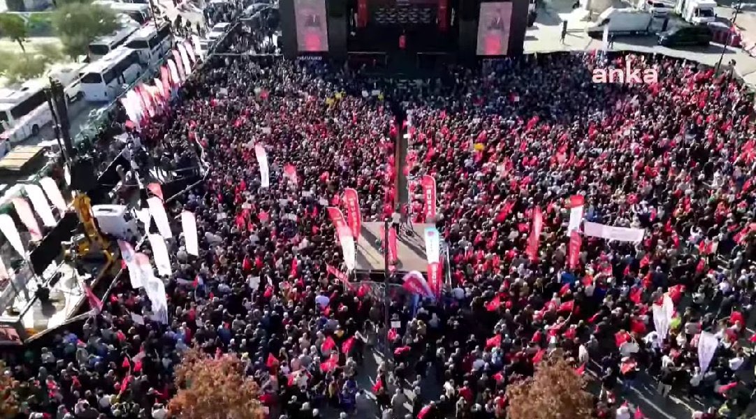 CHP lideri Özgür Özel, İstanbul Beşiktaş’ta yaşam hakkı mitingi yaptı. 

İBB Başkanı Ekrem İmamoğlu mitinge katılmadı.