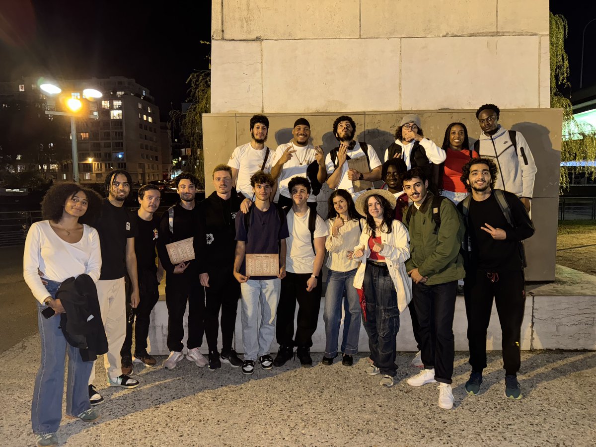 Kawamatsu95's tweet photo. Je tiens à remercier toute mon équipe et les participants pour cette MAGNIFIQUE chasse au trésor One Piece, c’était un truc de fou cet événement ! 

Après 1 an de travail, on a su proposer cette chasse au trésor et régaler la commu One Piece. Plus de 500 personnes (et encore je suis gentil) se sont réunis pour notre projet et ça nous a motivés plus que jamais. 

Nos objectifs ont été remplis, l’événement s’est très bien déroulé dans l’ensemble et on a rendu des gens heureux 🤲🏽❤️

Pour ce qui est du live, on a pas pu le faire malheureusement car on était trop pris dans l’organisation de la chasse mais je vous proposerais très très bientôt UN QUIZZ GÉANT ONE PIECE sur Twitch pour me rattraper (je tiens sincèrement à m’excuser car j’ai l’impression de ne pas avoir tenu mon engagement sur le live 😕) 

Encore un grand merci à tout ceux qui ont soutenu le projet et à nos sponsors incroyables @JapanResell - Mangadori - @AllBlueCarto ❤️😁

Un documentaire de la chasse au trésor arrive d’ici la semaine prochaine sur YouTube, accompagné d’une grosse annonce ! 

MERCI POUR TOUT MA COMMU ❤️
#ONEPIECE