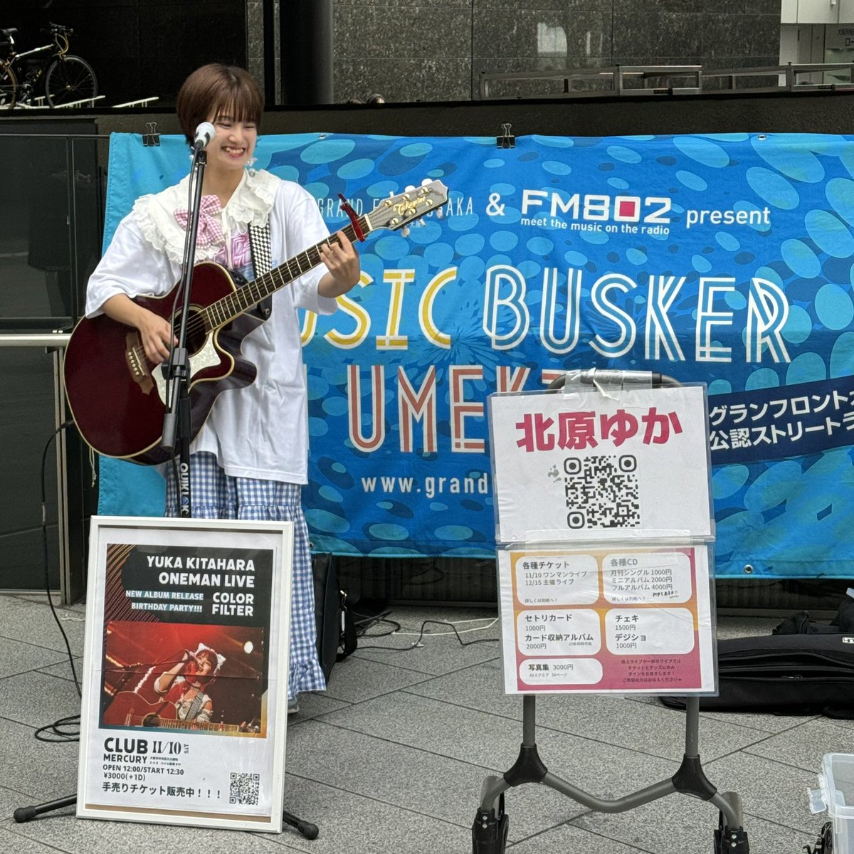 MMM21Gr29's tweet photo. 前行った場所と違うところだったから若干迷子になりかけたけど1曲目からなんとか間に合って3ステージ分全部聴けて楽しかったー⭐️
ドンピシャ聴いてた昔の曲も歌ってくれて、カバーもドンピシャ聴いてた曲で私のプレイリスト見た？って思ったよ😹

ゆかちまんお疲れ様でした😻

#北原ゆか https://t.co/oFHher0w0m