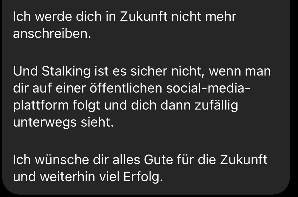 xjennyan's tweet photo. Erinnere mich sogar, war ein Polizist. There we go, Dein Freund &amp; Helfer. ✌🏻 
@polizeiberlin 

„Wo in Berlin wohnst Du?“ — „Ich möchte nicht wissen wo Du wohnst“ 💀 https://t.co/QGaRgvWzxU
