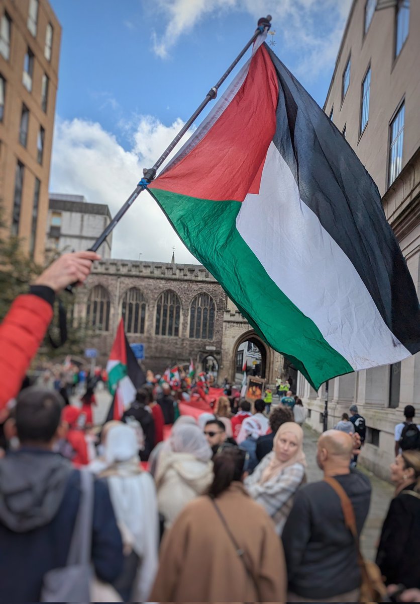 JerryHicksUnite's tweet photo. Bristol UK marches in solidarity with Gaza & Palestine
Don't stop talking about Gaza and Palestine
Shout out against genocide
Stand up for Palestine
#Bristol #FreePalestine #WeAreTheRedLine #Gaza #BDS https://t.co/AuhyjUXoDz https://t.co/MlqHSpD5A8