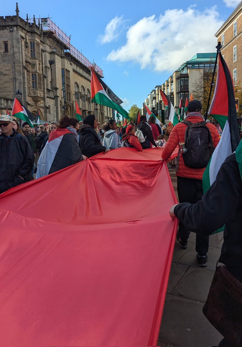 JerryHicksUnite's tweet photo. Bristol UK marches in solidarity with Gaza & Palestine
Don't stop talking about Gaza and Palestine
Shout out against genocide
Stand up for Palestine
#Bristol #FreePalestine #WeAreTheRedLine #Gaza #BDS https://t.co/AuhyjUXoDz https://t.co/MlqHSpD5A8